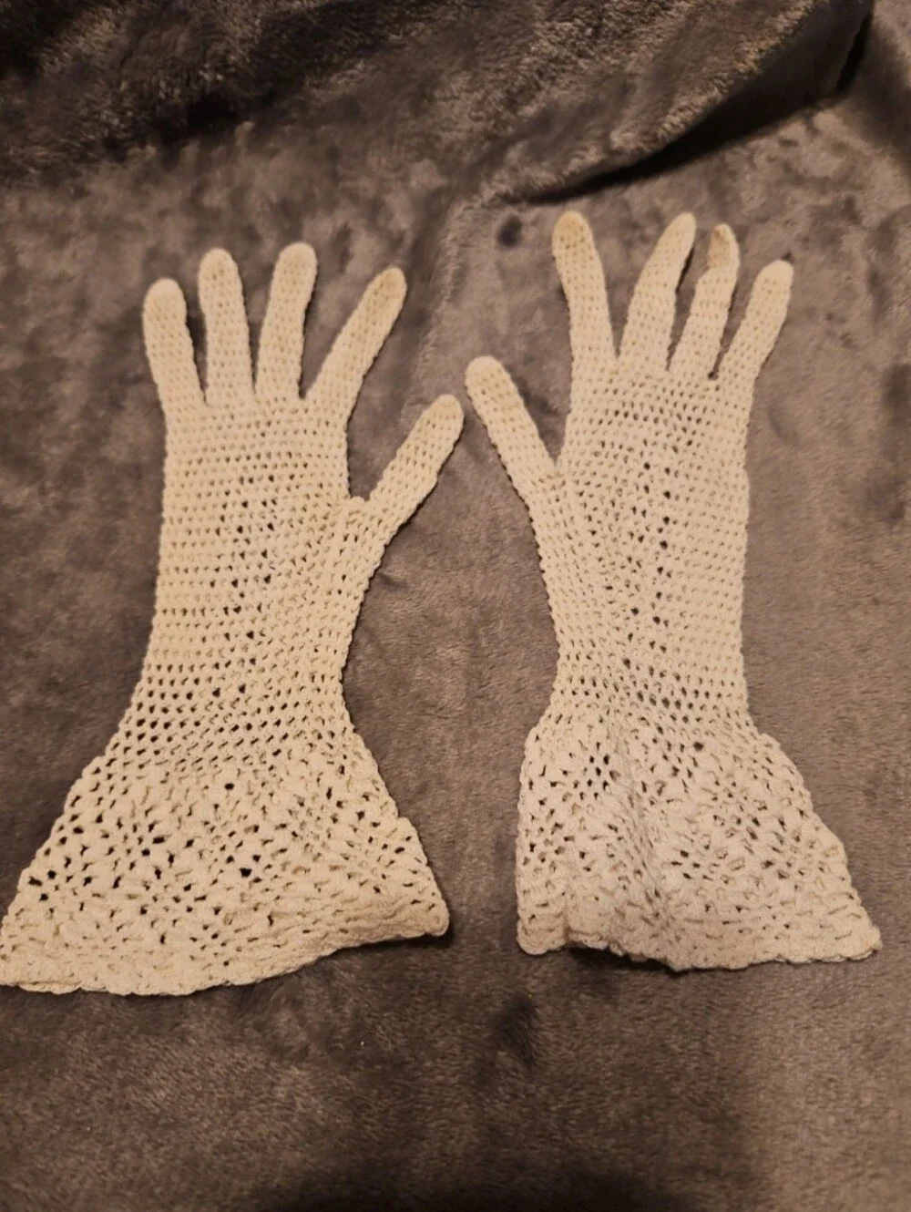 Vintage Crochet Ivory Color Gloves